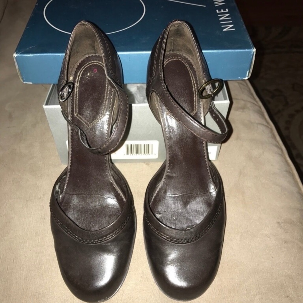 Nine West Leather Shoe size 6.